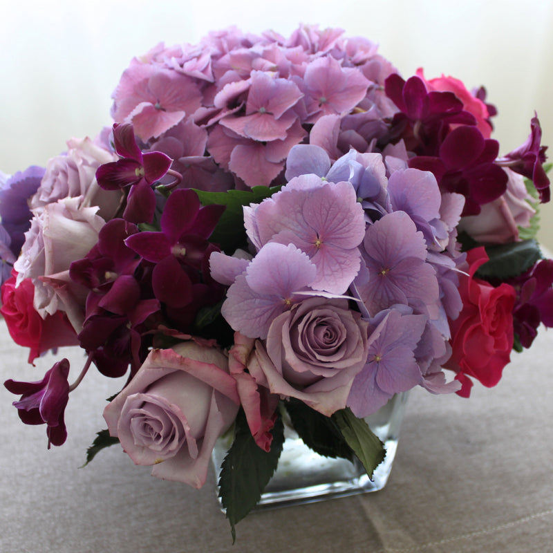 Flowers used: mauve roses, mauve hydrangeas, burgundy orchids, pink roses
