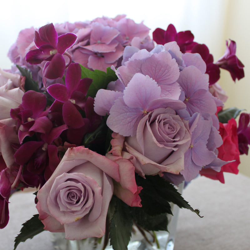 Flowers used: mauve roses, mauve hydrangeas, burgundy orchids, pink roses