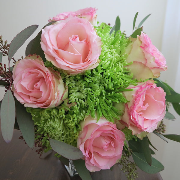 Flowers used: blush pink roses, green mums