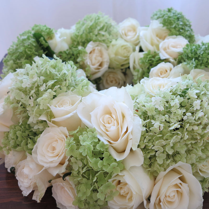 Flowers used: cream roses, green hydrangeas 