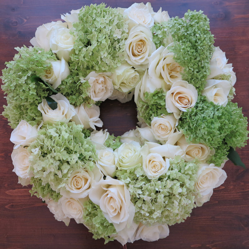 Flowers used: cream roses, green hydrangeas 