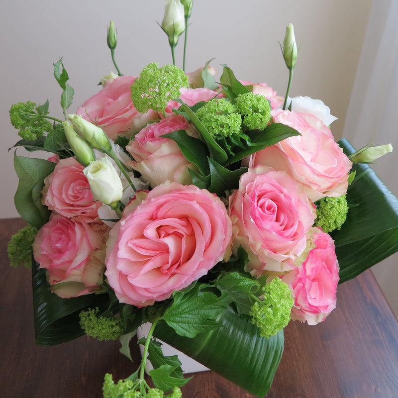 Flowers used: pink roses, green viburnums, white lisianthus