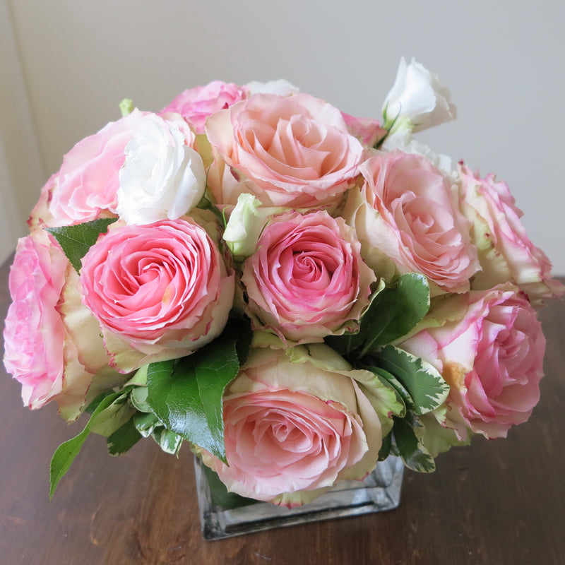 Flowers used: pink roses, white lisianthus